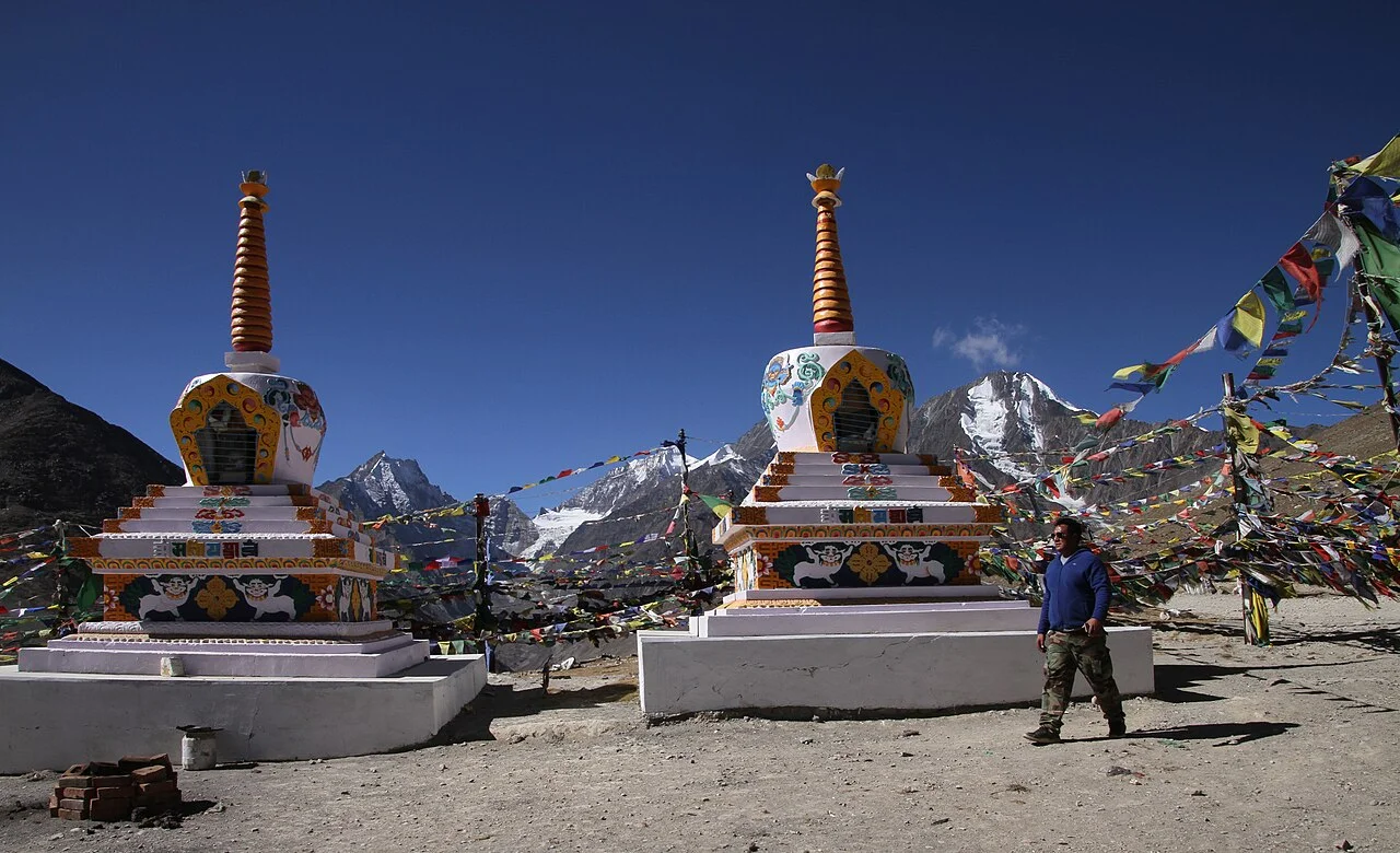 Kunzum Pass chortens and colorful prayer flags at 4551m